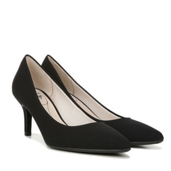 Classic Black Pointy Toe Kitten Stiletto Heel Pump - Picture 2 of 3